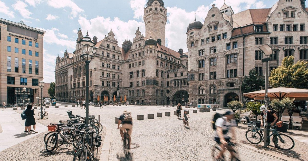 Sommerliches Vergnügen in Leipzig: Burgplatzsommer 2024 lockt mit Programm für die ganze Familie!