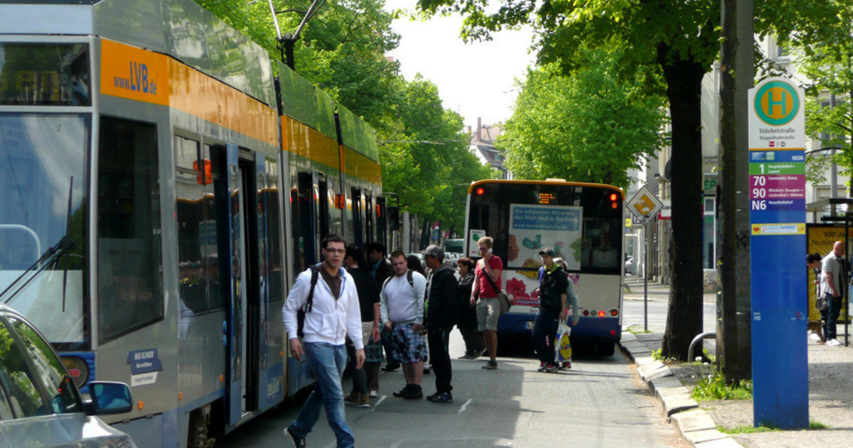 Zukunft des Ticketkaufs: Neue Automaten in Bus und Bahn ab 2025