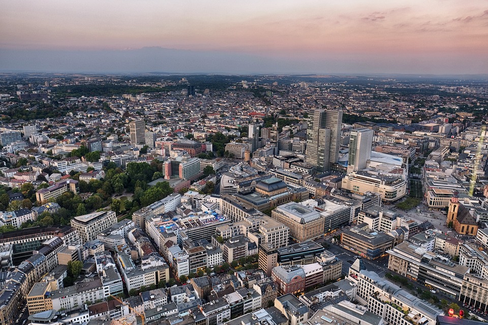 Frankfurt im Börsenfieber: LUS-DAX taumelt trotz Rekorden!