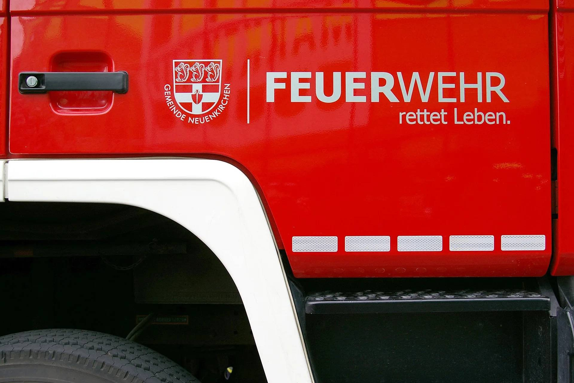 Drama auf der Altstadtinsel: Großbrand in Lübecker Mehrfamilienhaus!