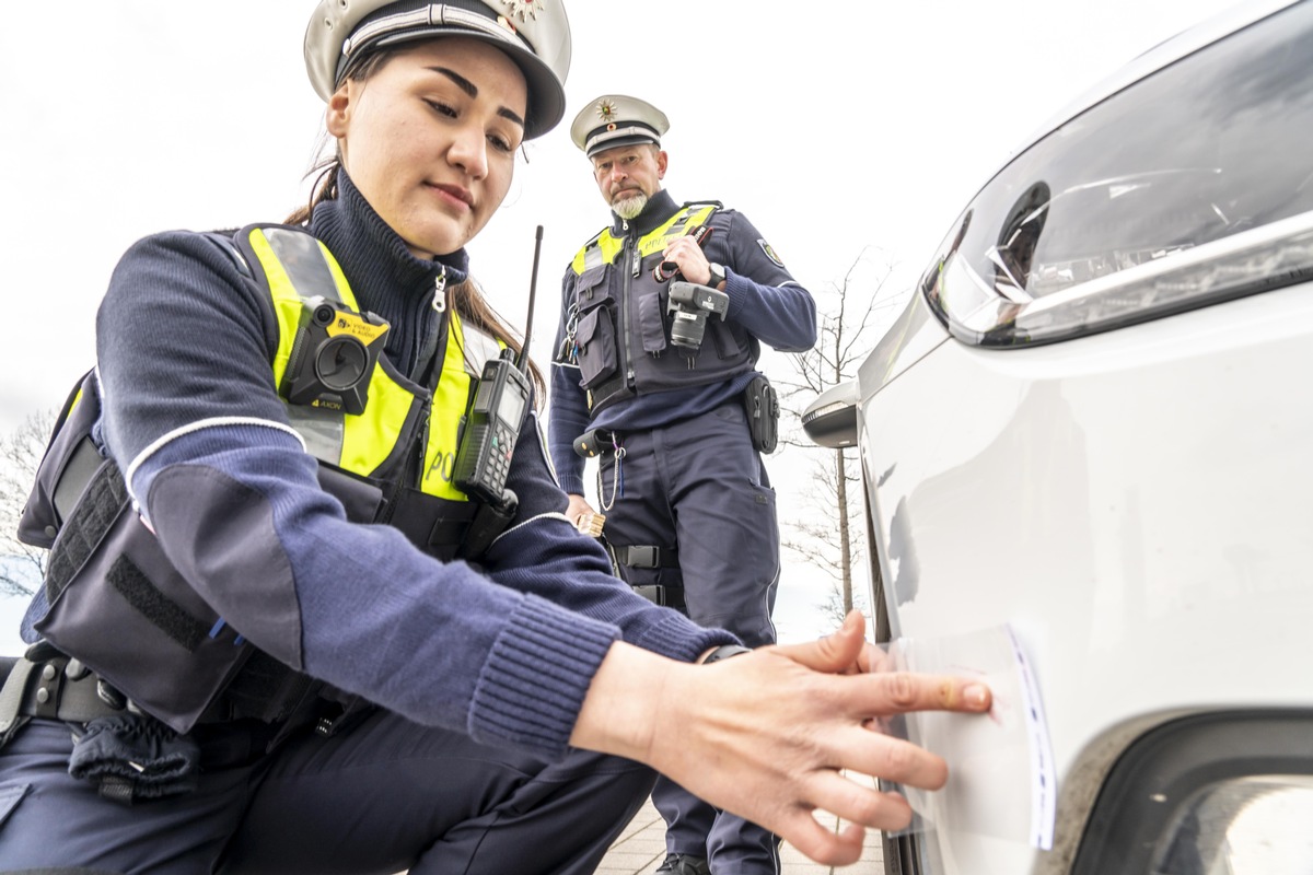 Verkehrsunfallfluchten in Langenfeld: Polizei sucht Zeugen!