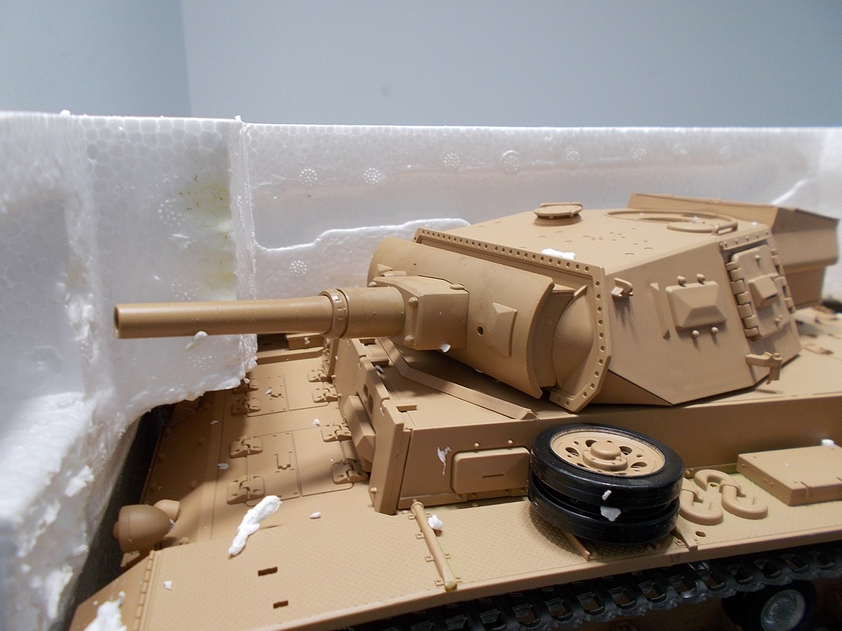 Zoll entlarvt gefährliche Spielzeugpanzer ohne CE-Zeichen in Konstanz!