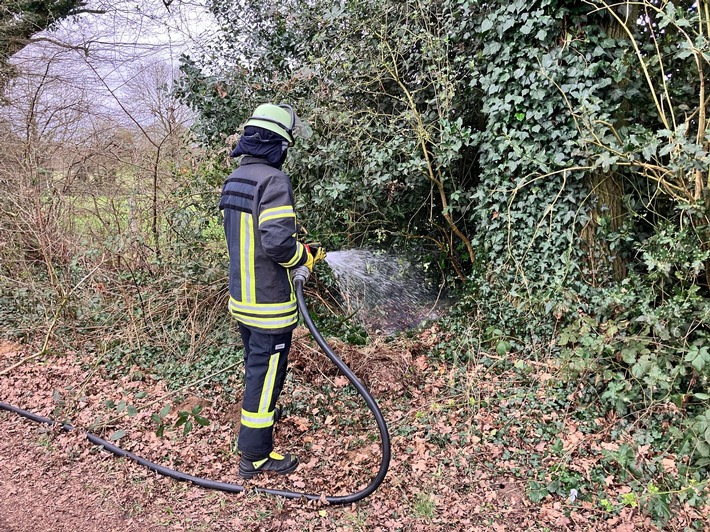 Feuerwehr Schermbeck: Schneller Einsatz bei Grasbrand verhindert Schlimmeres!