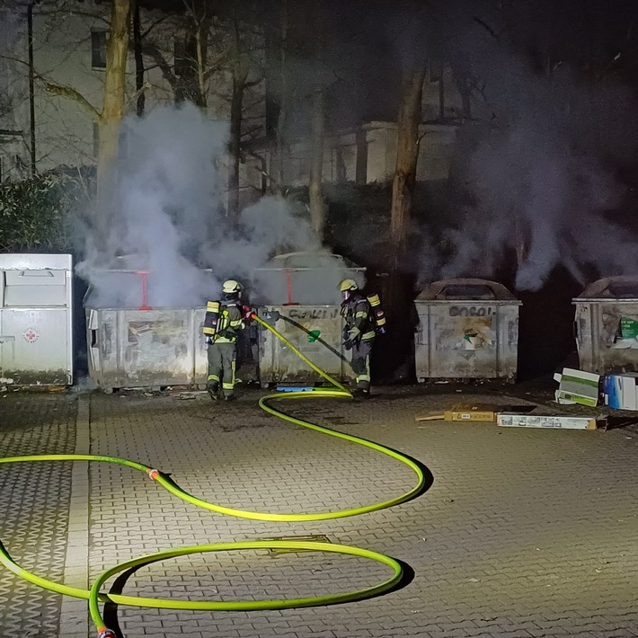Feuerwehr Wetter kämpft gegen Containerbrand: Blitz-Einsatz in Herdecke!
