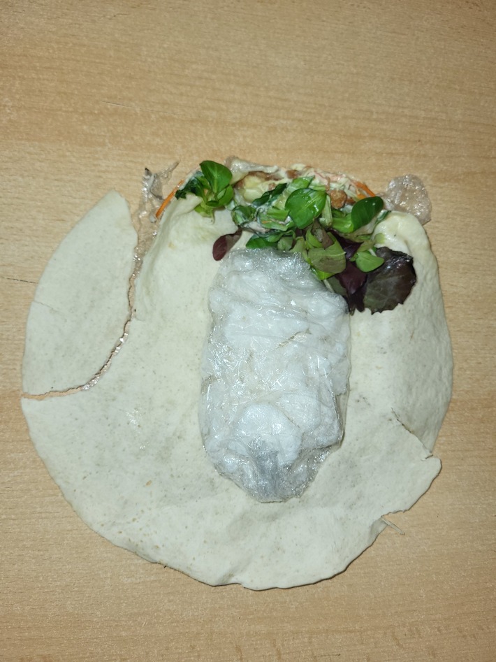 Zoll-Entdeckung: Crystal Meth versteckt in Tortilla Wraps am Bahnhof!
