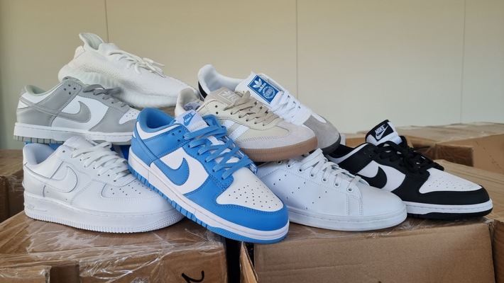 Zoll Stralsund zieht 4.900 gefälschte Schuhe: Sicherheit der Verbraucher im Fokus!