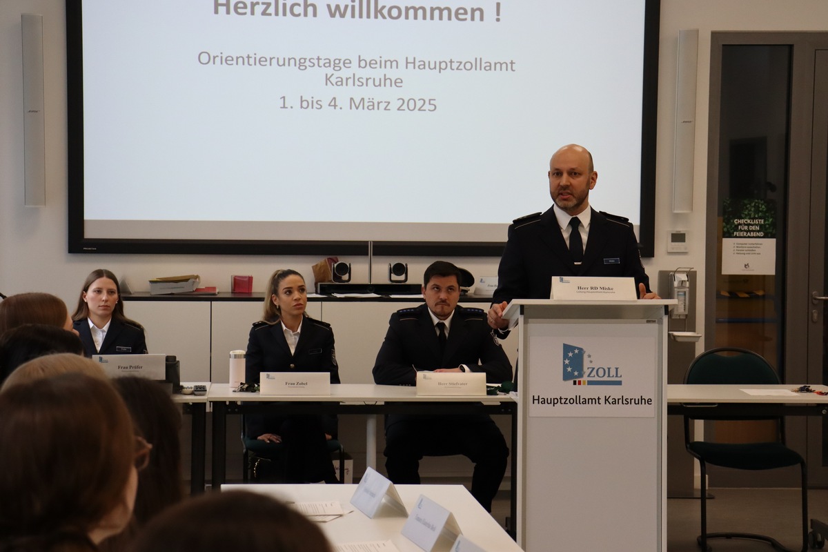 Zukunft beim ZOLL: Über 400 junge Talente starten im März in Karlsruhe