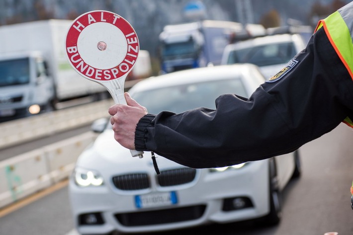 17-Jähriger ohne Führerschein: Grenzkontrolle in Füssen sorgt für Schock!