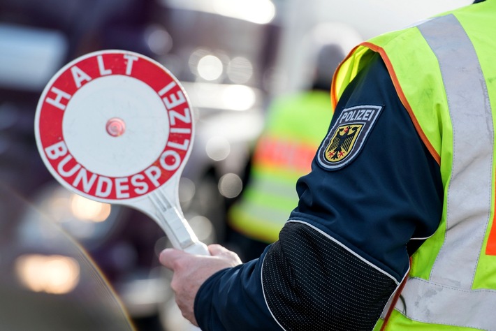 Bundespolizei nimmt sexuell Belästiger auf A8 fest – 90 Tage Knast!