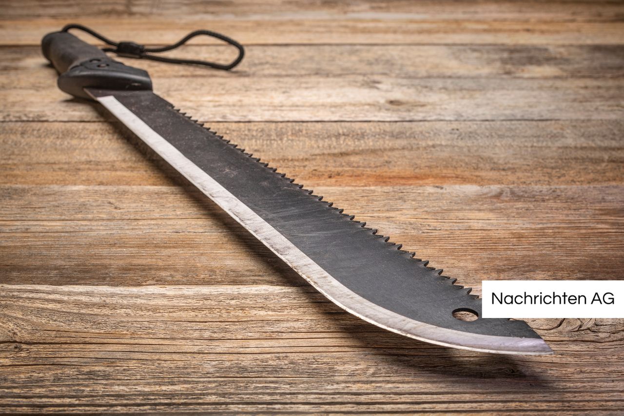 Blutiger Streit auf Friedhof: 33-Jähriger mit Messer schwer verletzt!