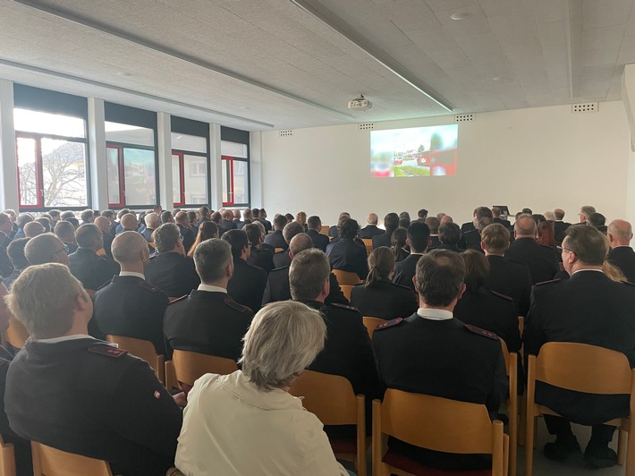 Feuerwehr Konstanz: Hauptversammlung 2025 zeigt beeindruckende Bilanz!