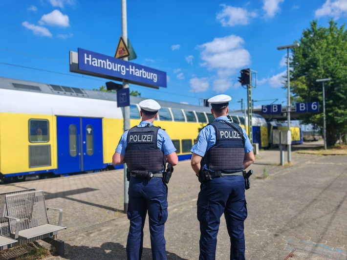 Rucksack mit 2000 Euro: Glücklicher Reisender hat Happy End in Harburg