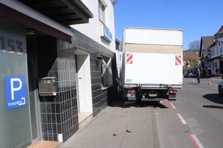 Schrecklicher Unfall in Schildgen: Lkwfahrer kämpft um sein Leben