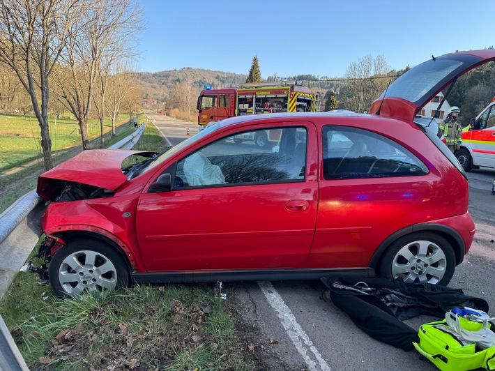 Schwerer Unfall in Niederalben: Drei Verletzte bei Zusammenstoß!