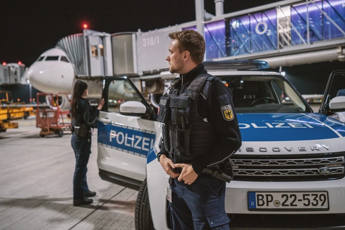 Unruhiger Passagier bei Flug BT927: E-Zigarette in der Luft!