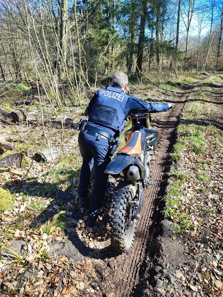 Wilder Motorradfahrer in Gettorf: Polizei sucht Zeugen nach Verfolgungsfahrt!