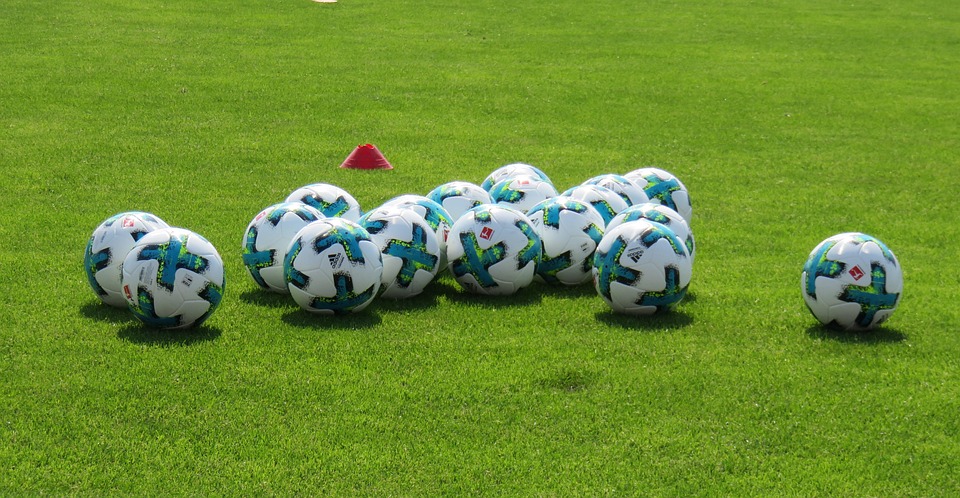 Bundesliga am Samstag: Meisterschaftsentscheidungen und Topspiele live auf Sky
